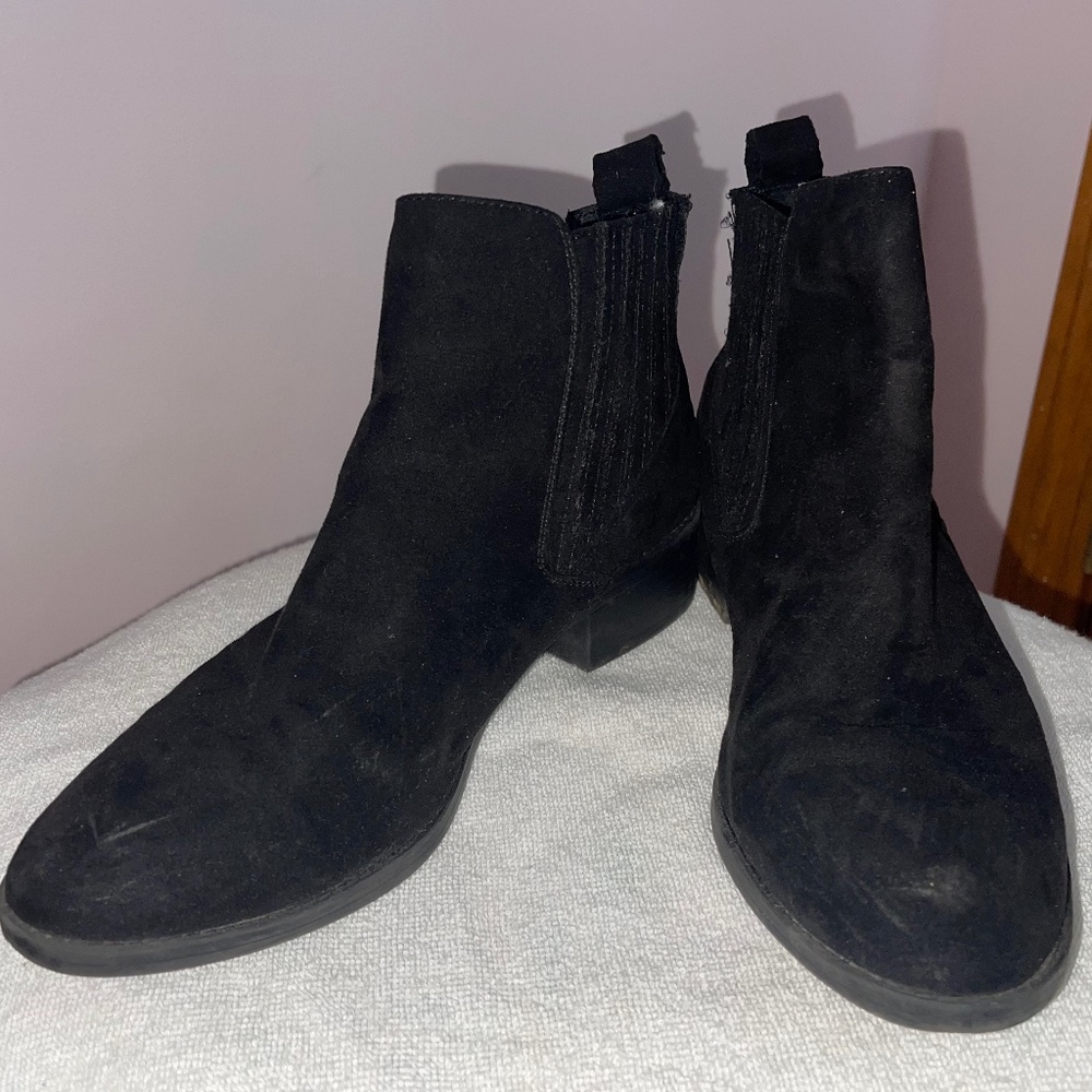 Lexi & Abbie Short Black Suede Ankle Boots, 1inch Heel, Size 8.5W